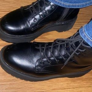 Black Combat Platform Boots 🖤